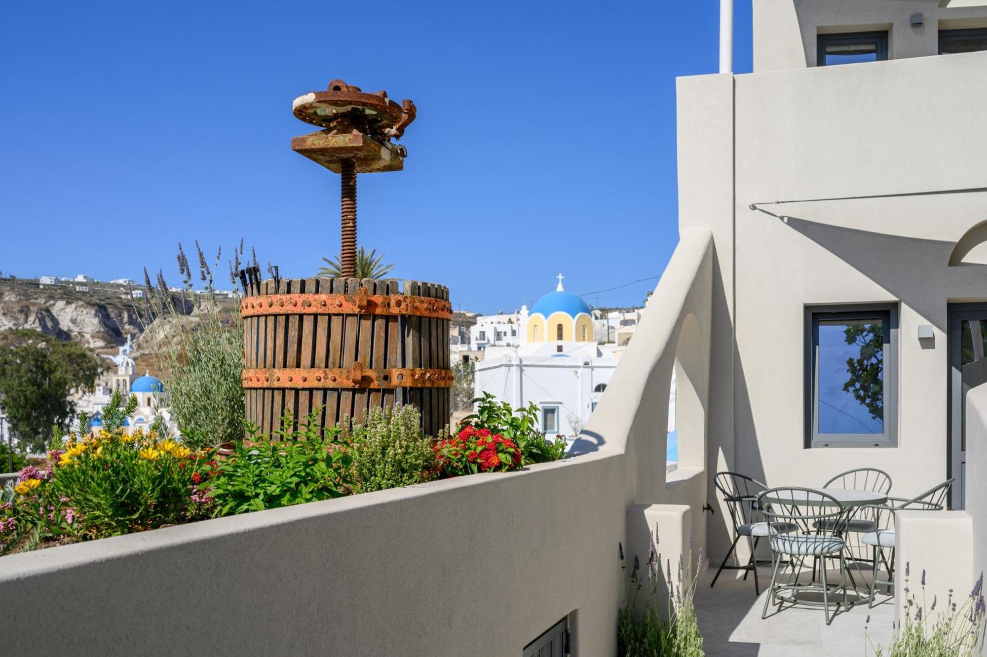Galaria Serenity Suites Vothon Bagian luar foto